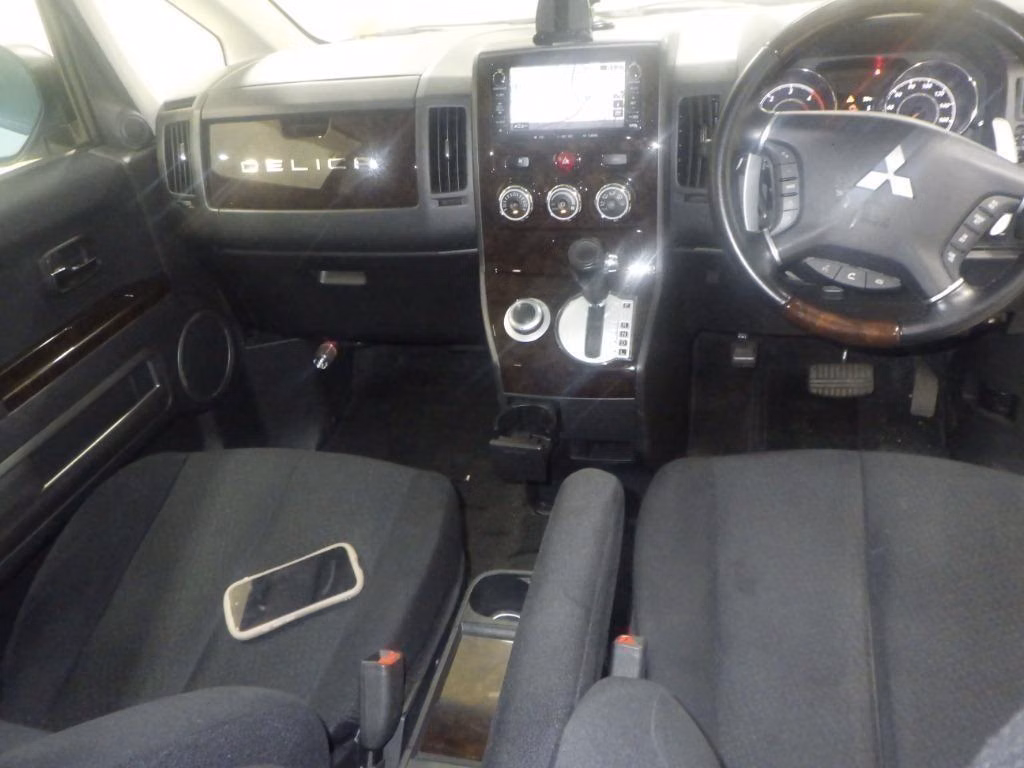 Mitsubishi Delica D:5