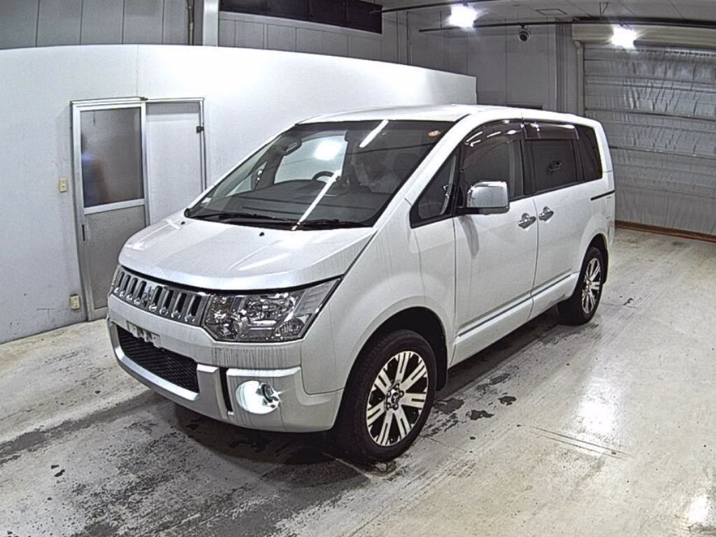 Mitsubishi Delica D:5
