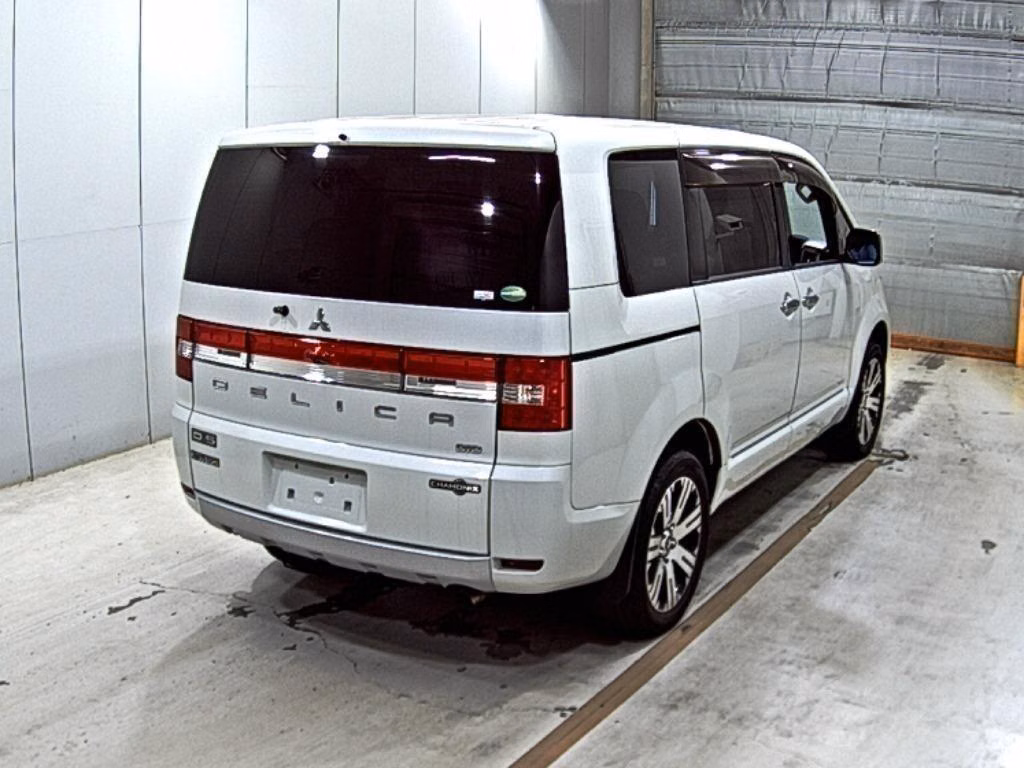 Mitsubishi Delica D:5