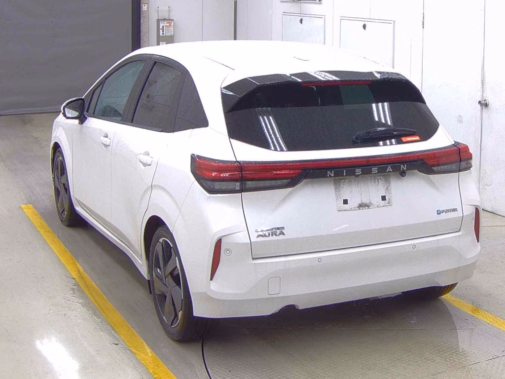 Nissan Aura