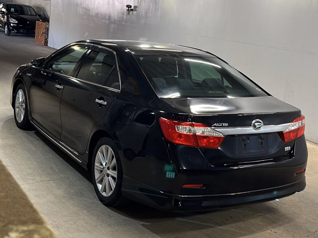 Daihatsu Altis