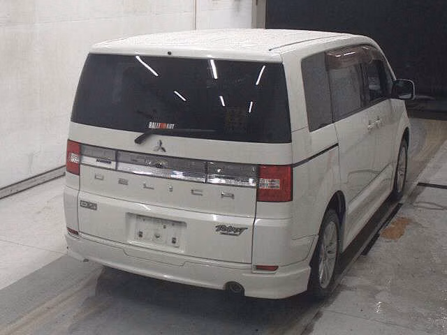 Mitsubishi Delica D:5