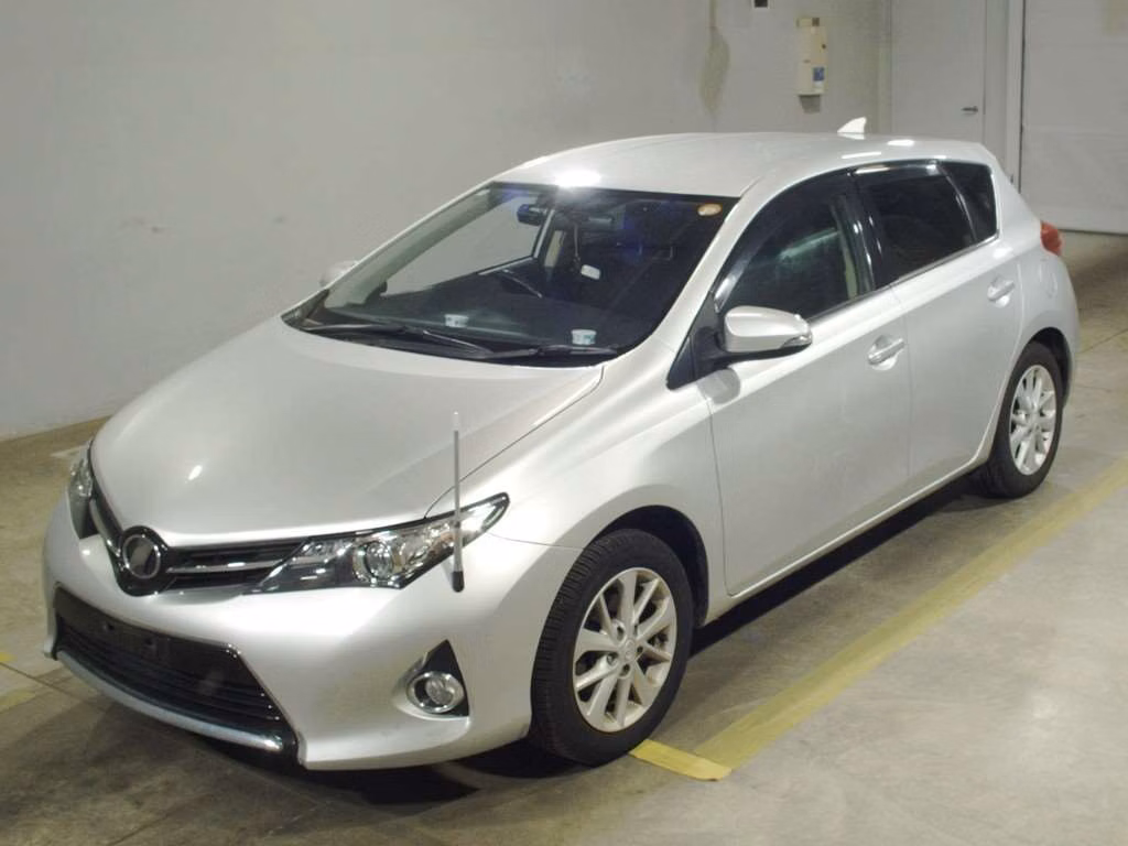 TOYOTA AURIS