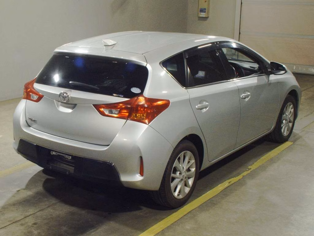 TOYOTA AURIS