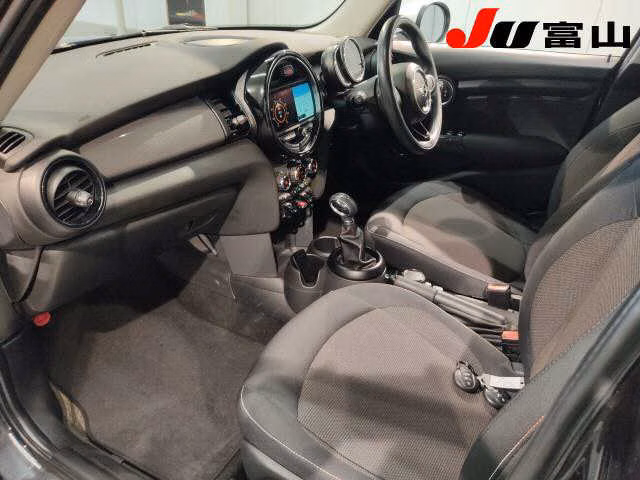 MINI HATCH