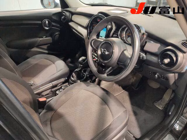 MINI HATCH