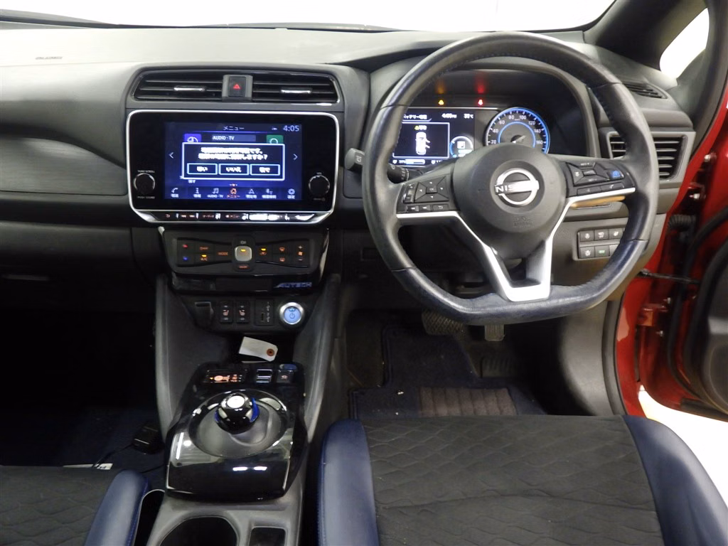NISSAN LEAF