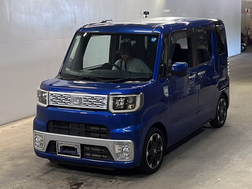 DAIHATSU WAKE