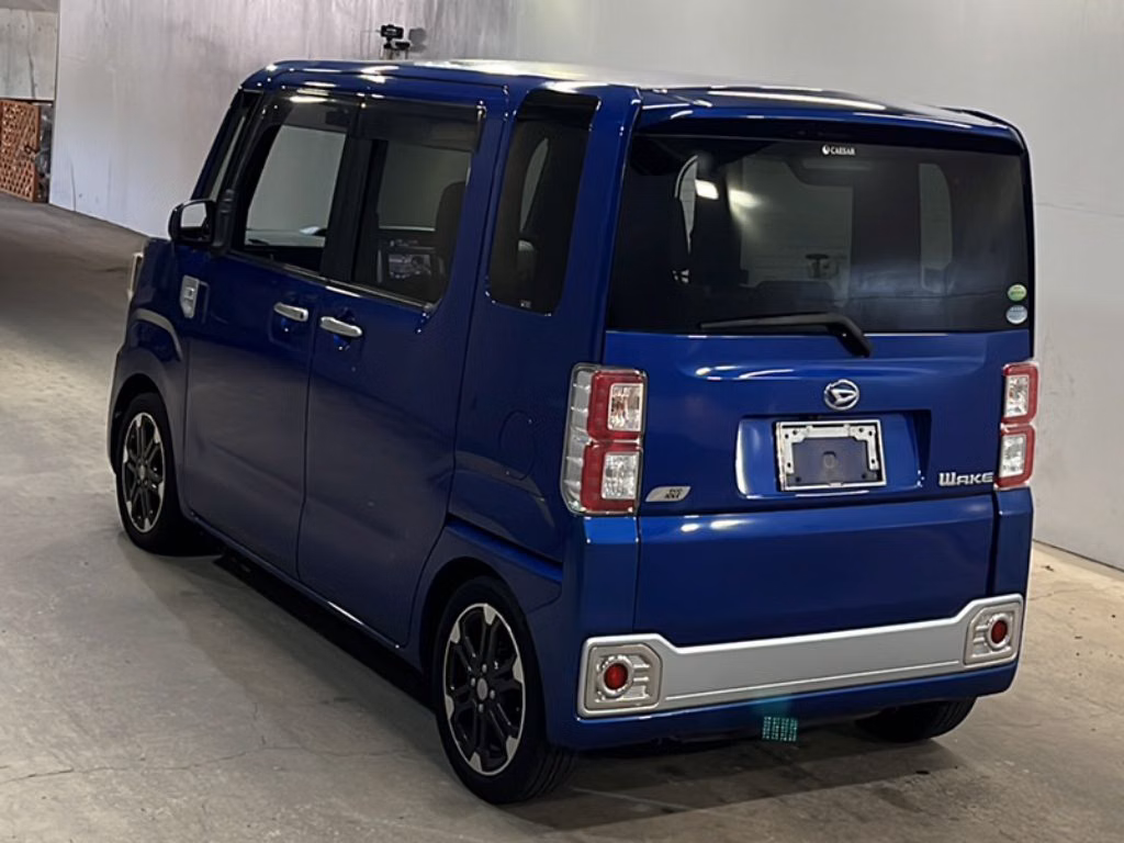 DAIHATSU WAKE