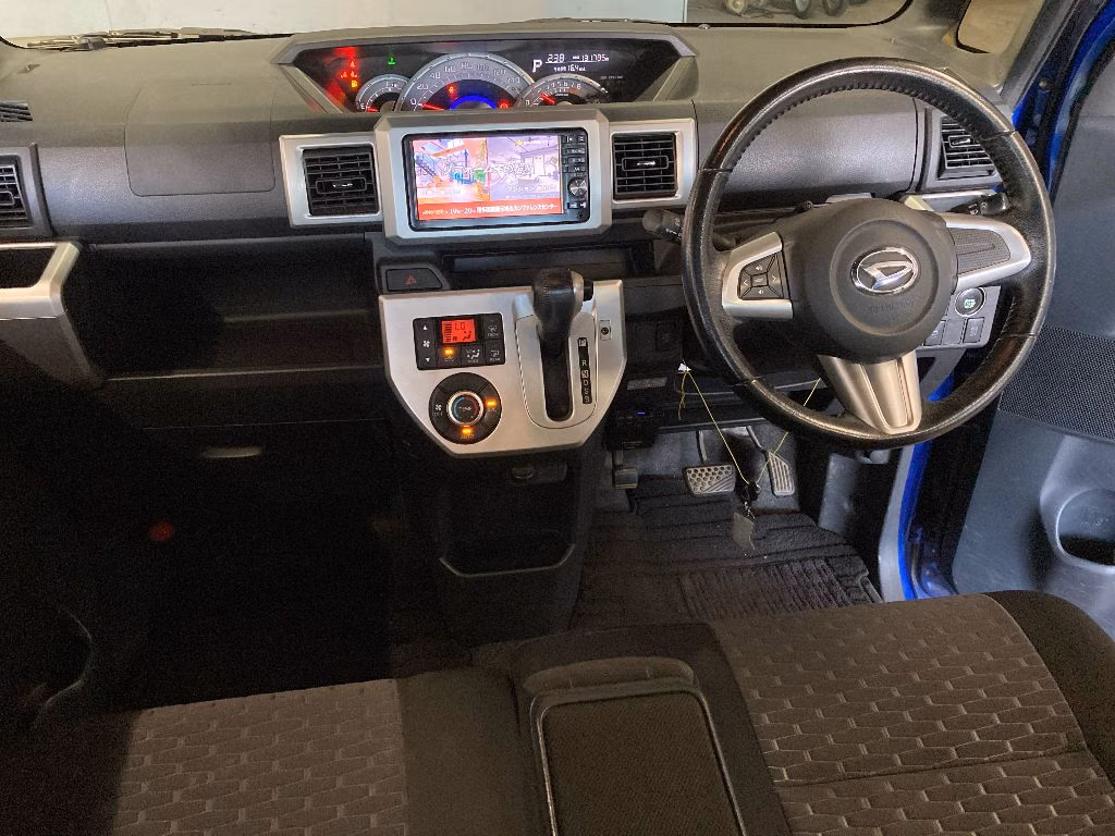 DAIHATSU WAKE