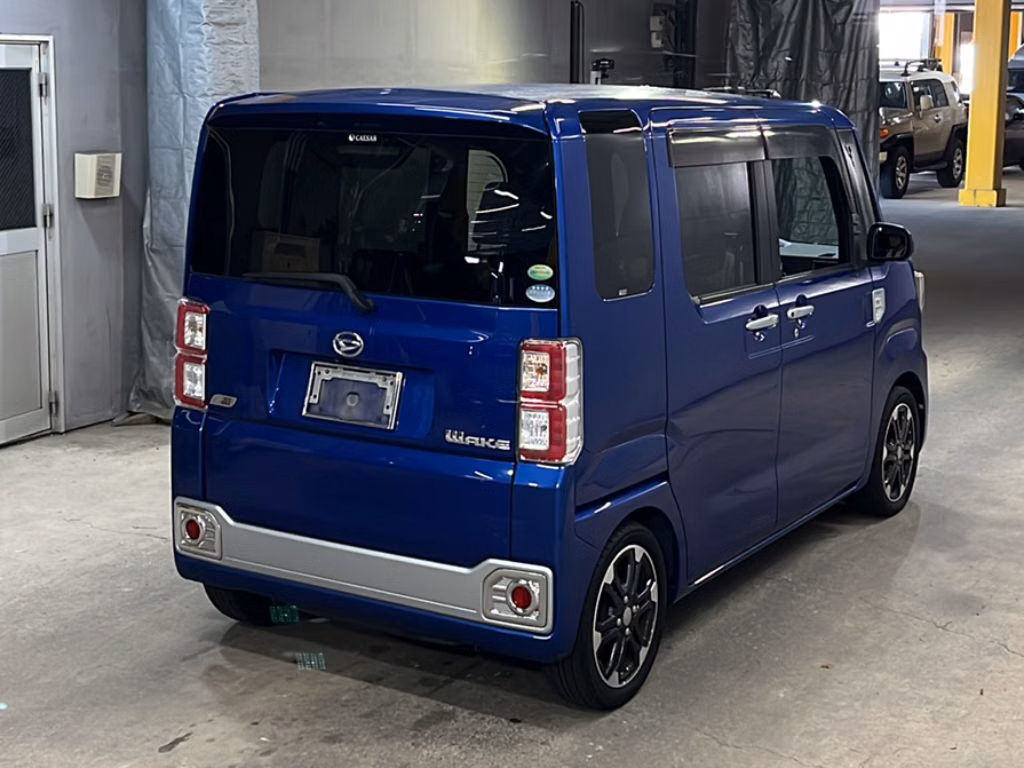DAIHATSU WAKE