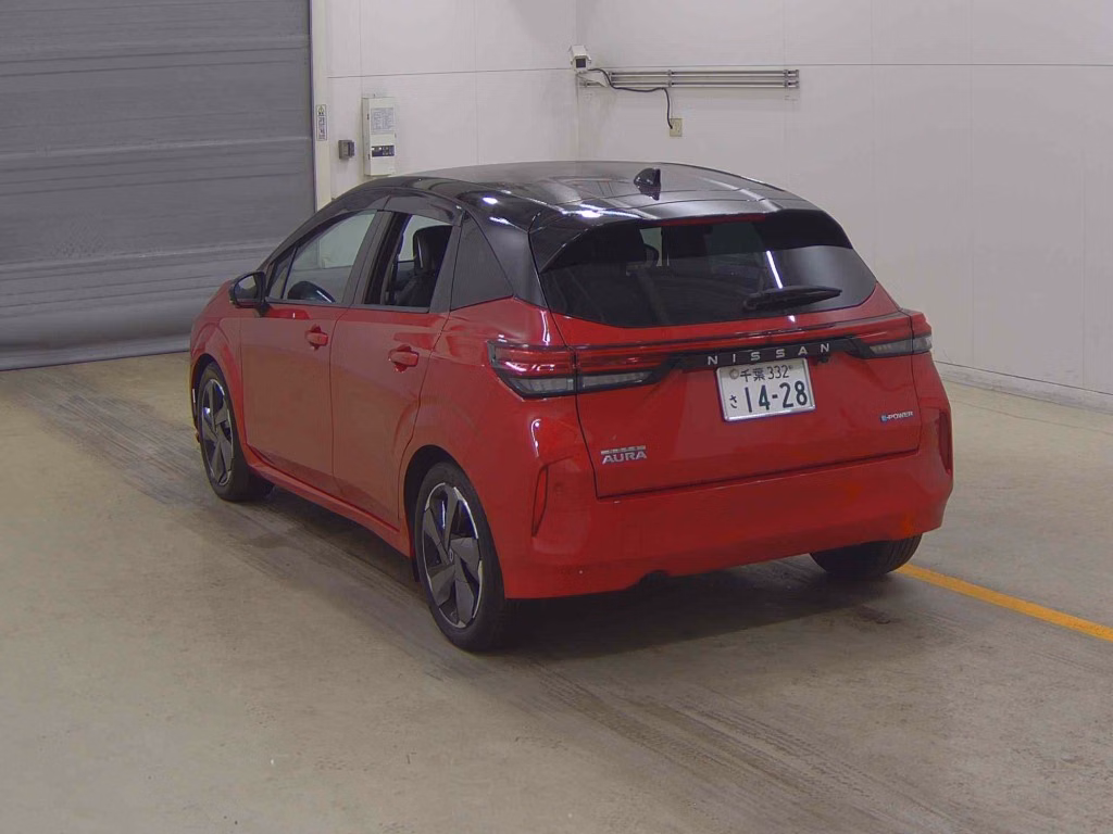 Nissan Aura