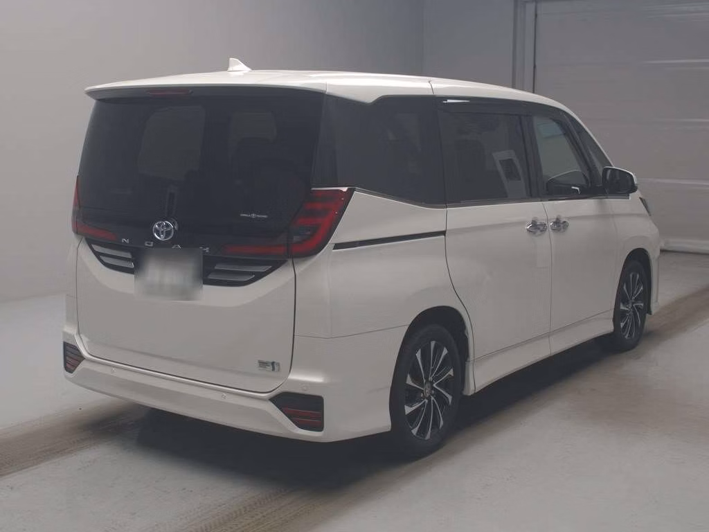TOYOTA NOAH