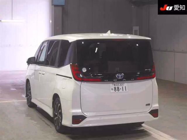 TOYOTA NOAH