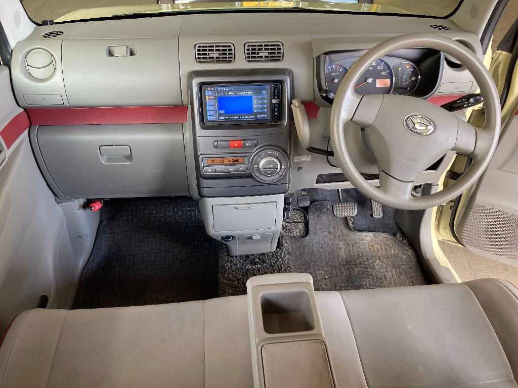 DAIHATSU MOVE CONTE