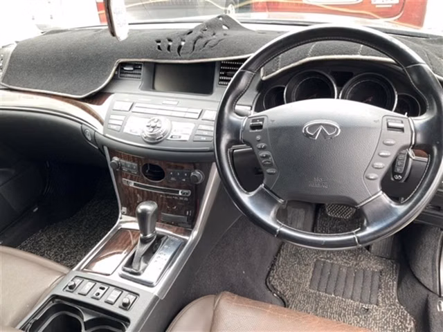 NISSAN FUGA