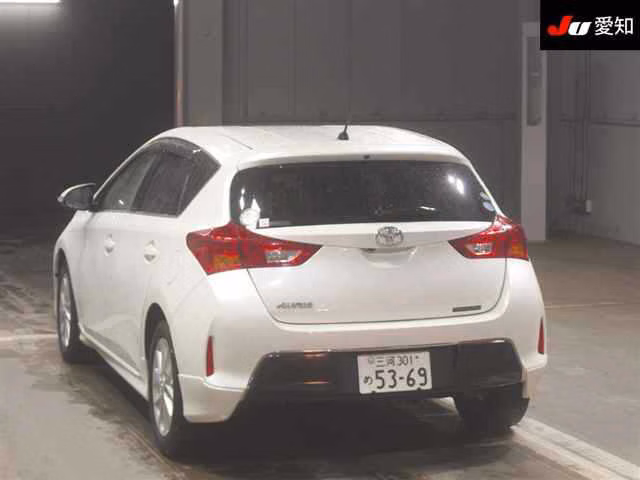 TOYOTA AURIS