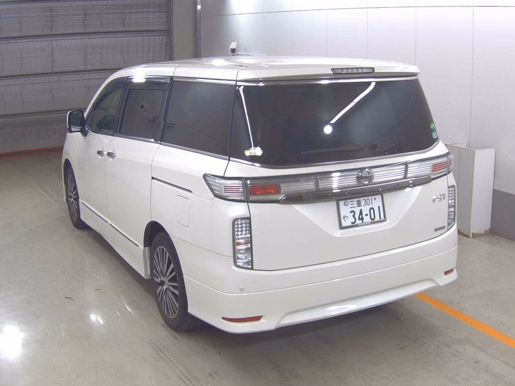 NISSAN ELGRAND