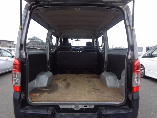 NISSAN NV350 CARAVAN