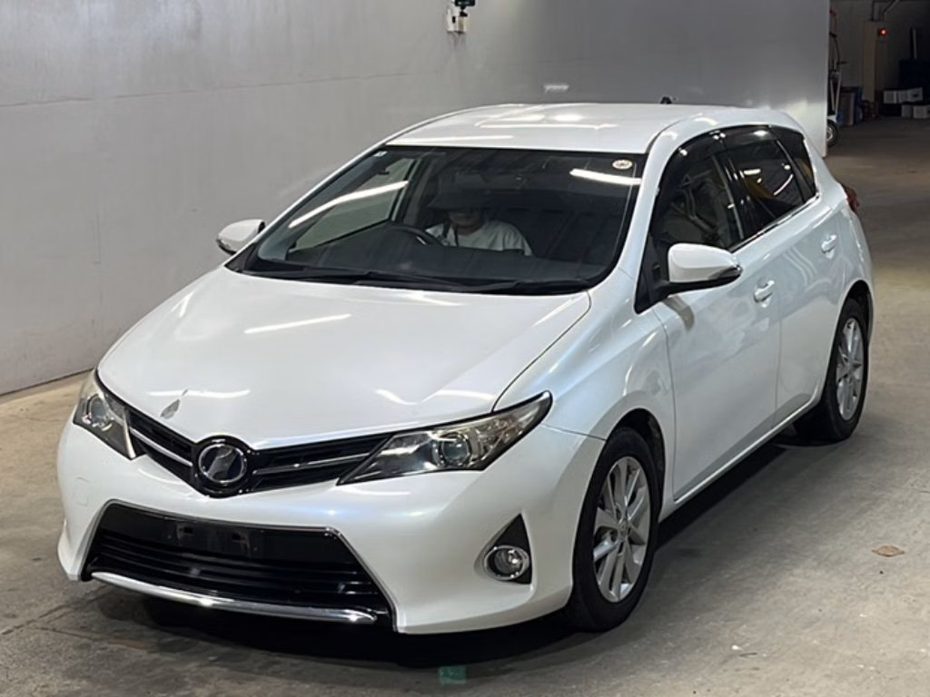TOYOTA AURIS