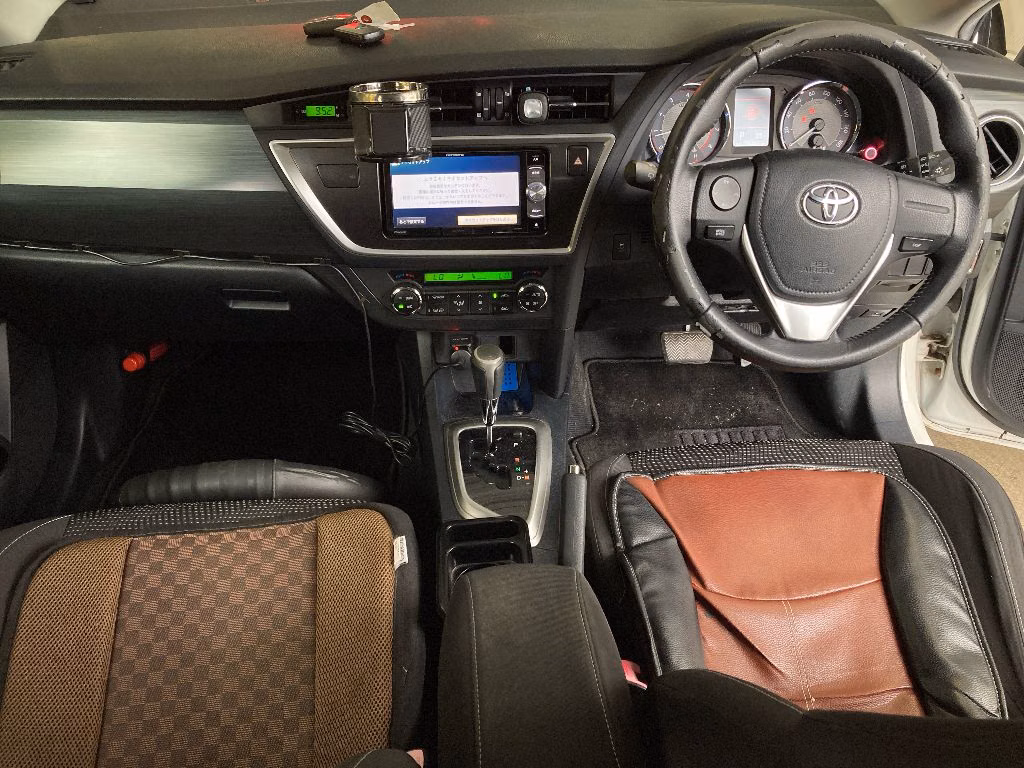 TOYOTA AURIS