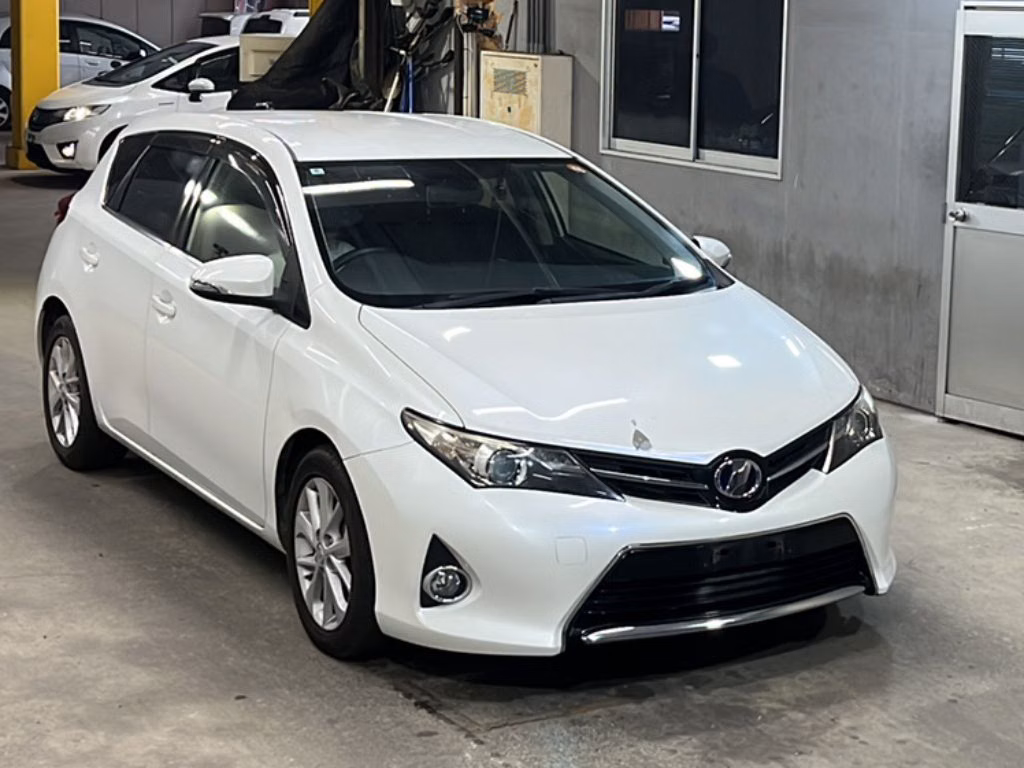TOYOTA AURIS
