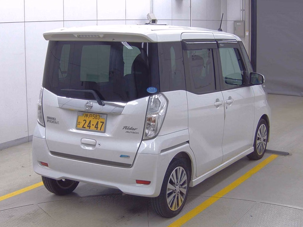 NISSAN DAYZ ROOX
