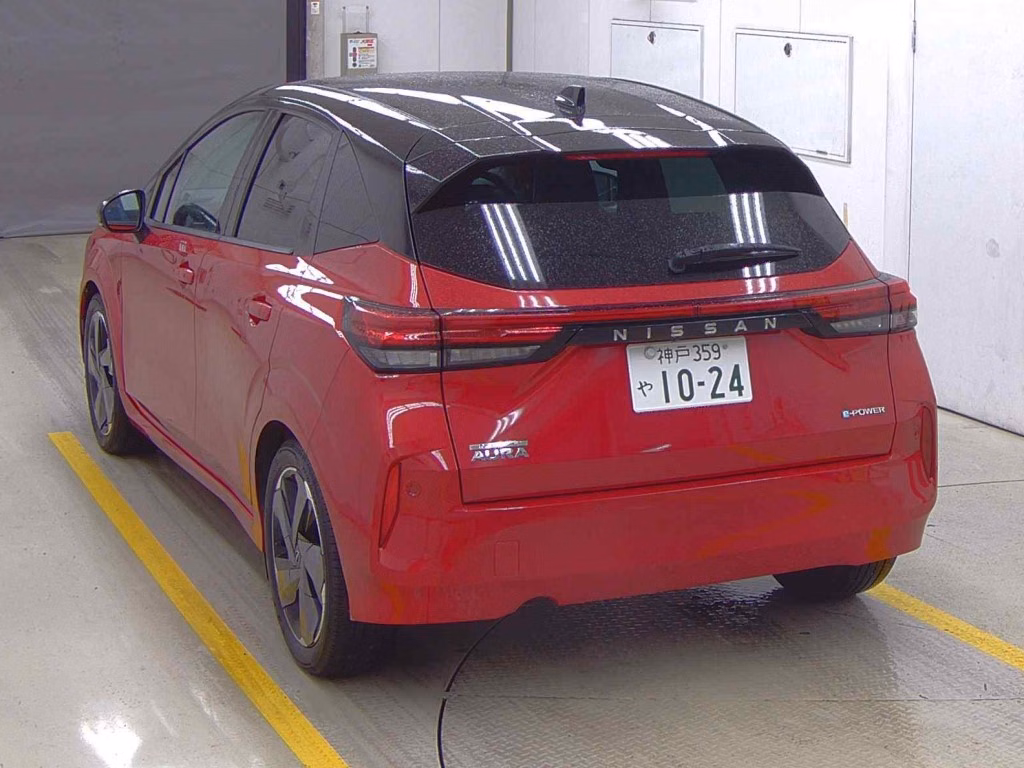 Nissan Aura