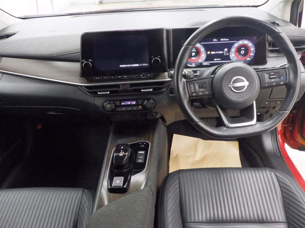 Nissan Aura