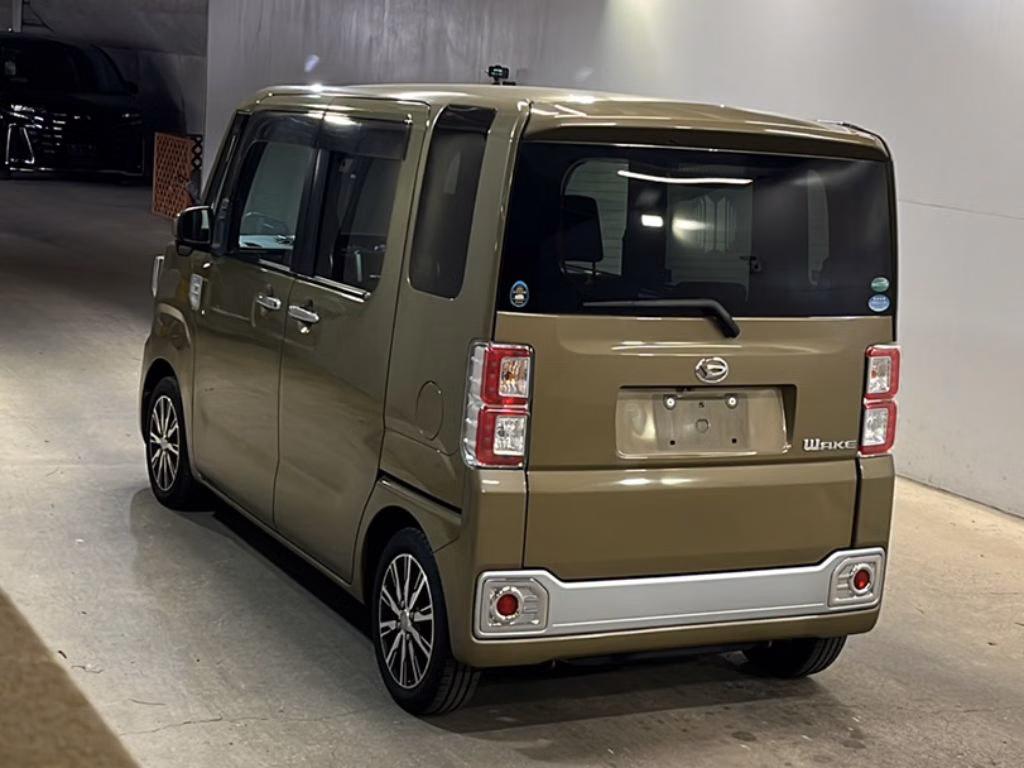 DAIHATSU WAKE