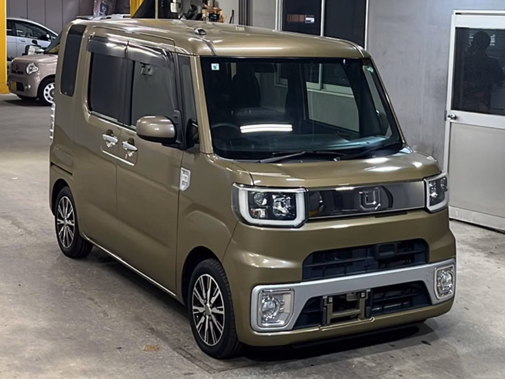 DAIHATSU WAKE