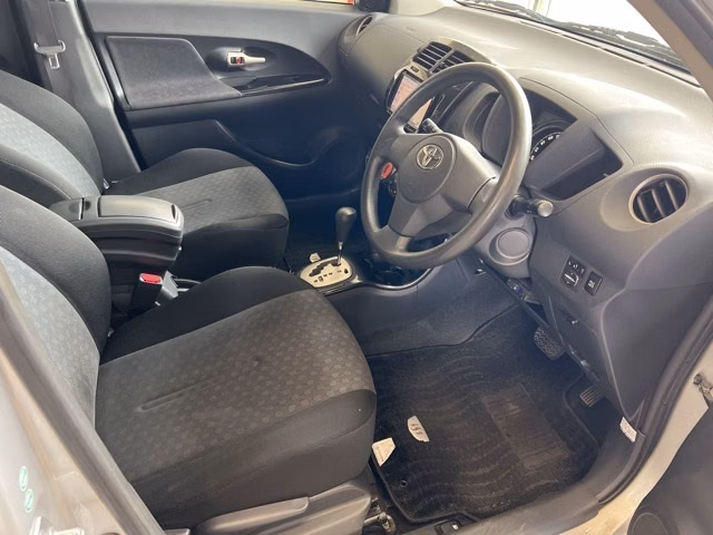 TOYOTA IST