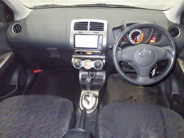 TOYOTA IST