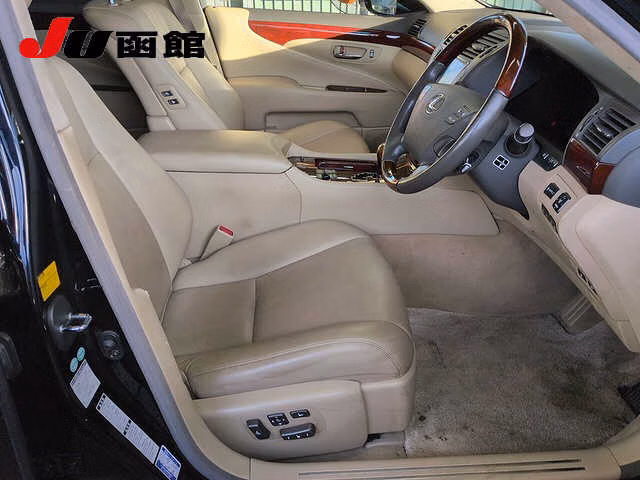 Lexus LS600h
