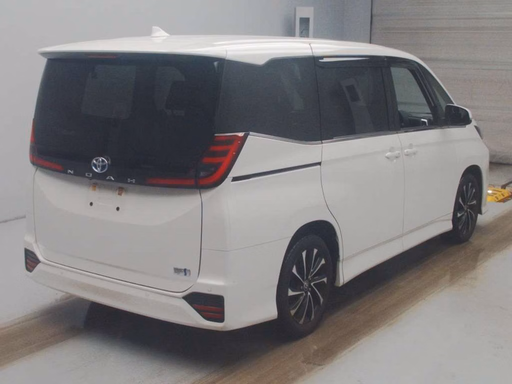 TOYOTA NOAH