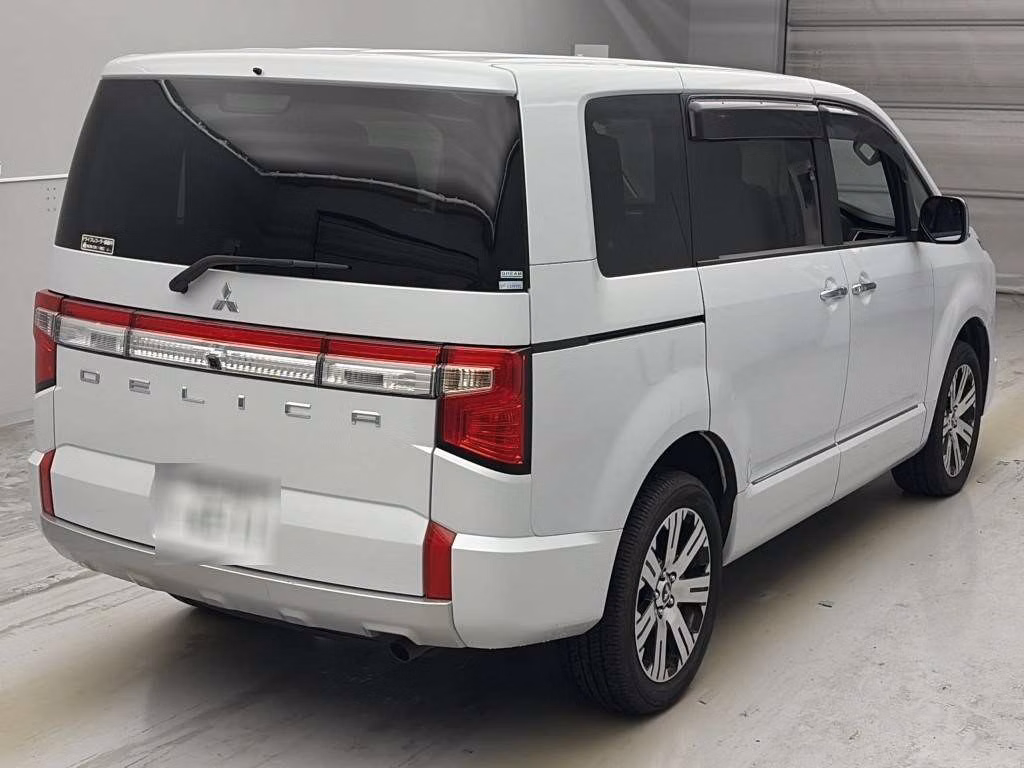 Mitsubishi Delica D:5