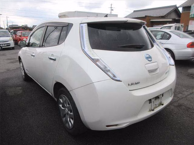 NISSAN LEAF