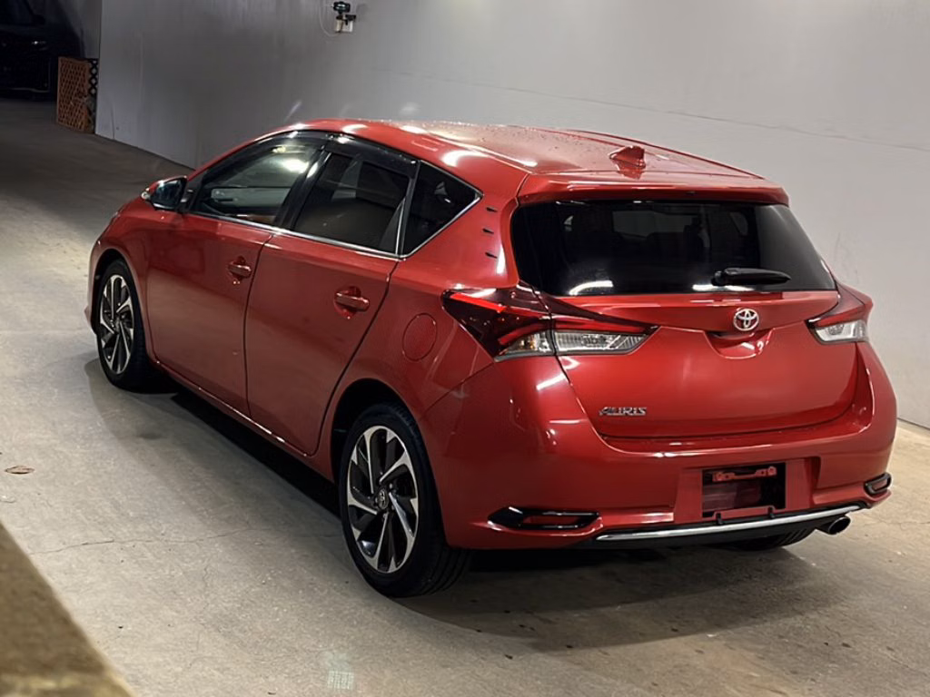 TOYOTA AURIS