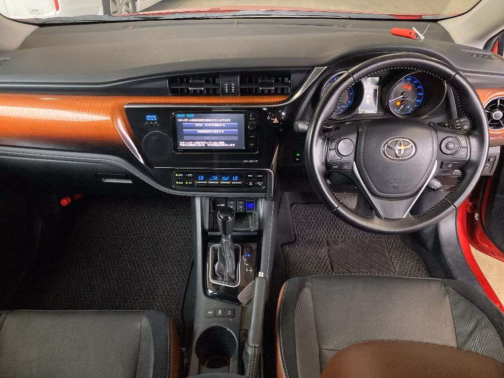 TOYOTA AURIS