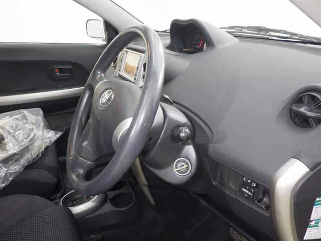 TOYOTA IST