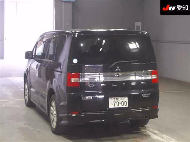Mitsubishi Delica D:5