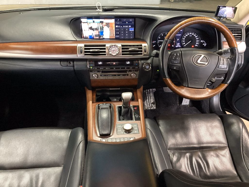 Lexus LS460