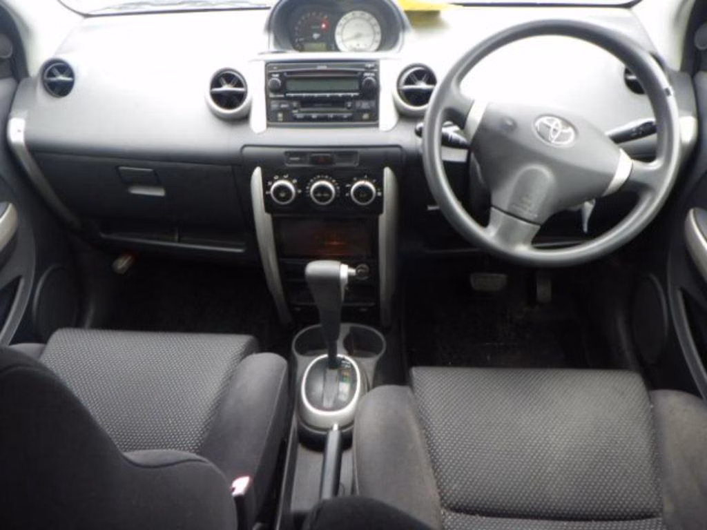 TOYOTA IST