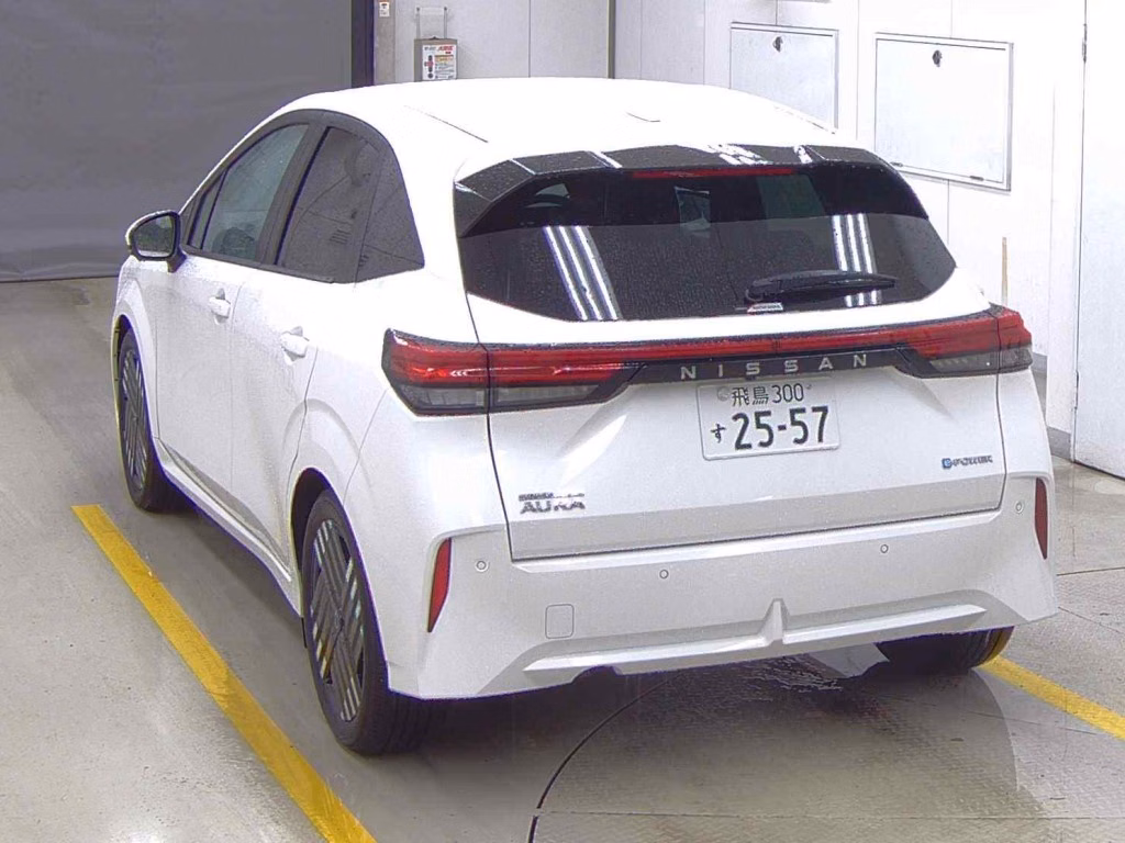 Nissan Aura