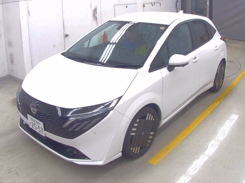 Nissan Aura