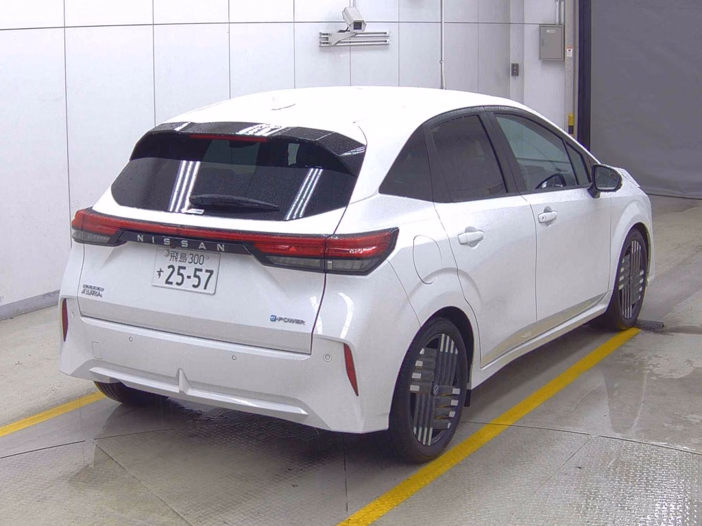 Nissan Aura