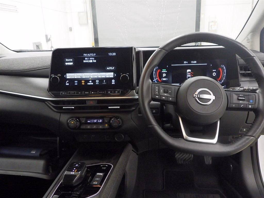 Nissan Aura