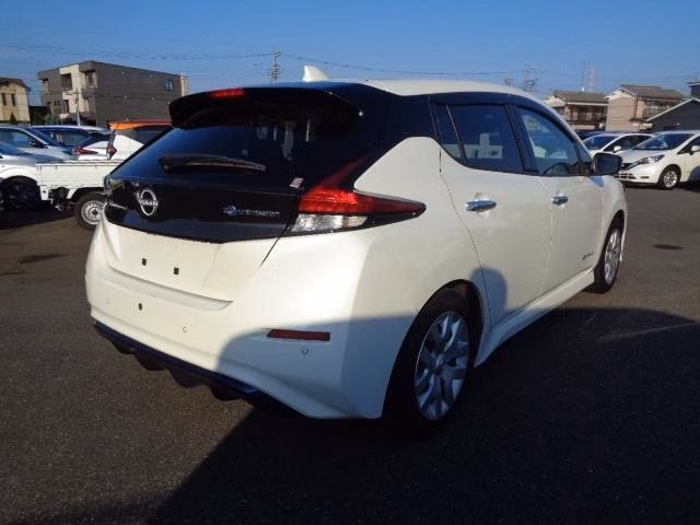 NISSAN LEAF