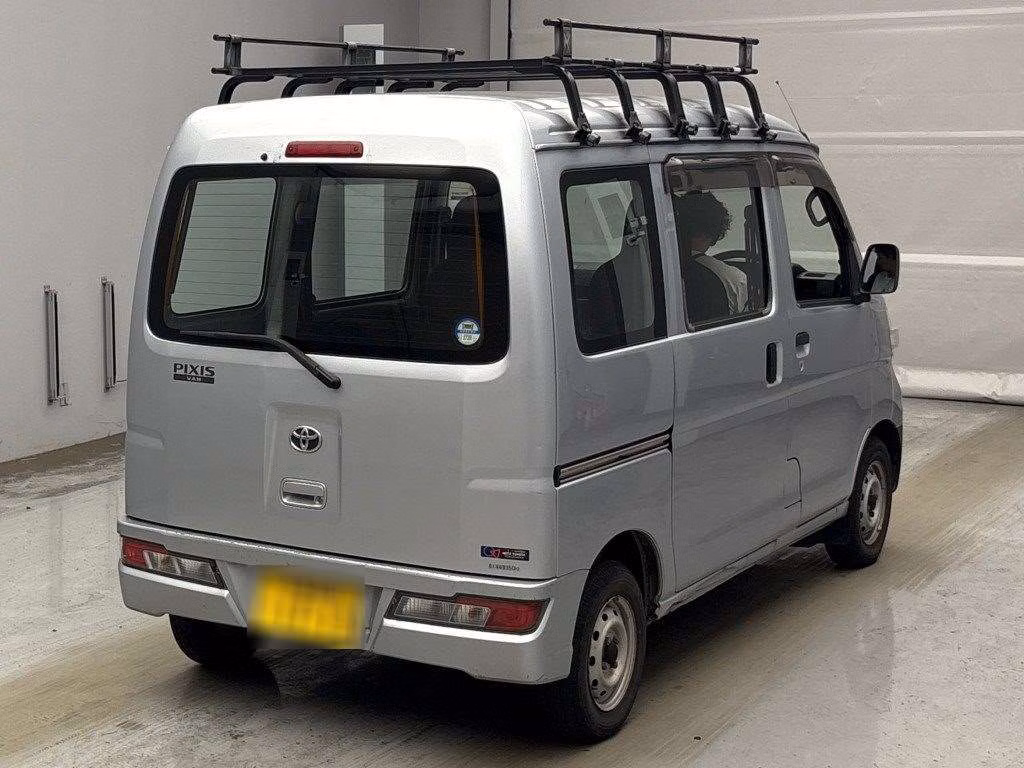 TOYOTA PIXIS VAN