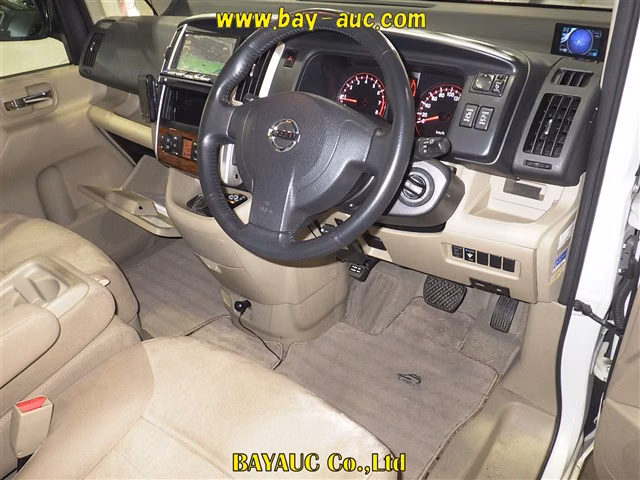 NISSAN SERENA